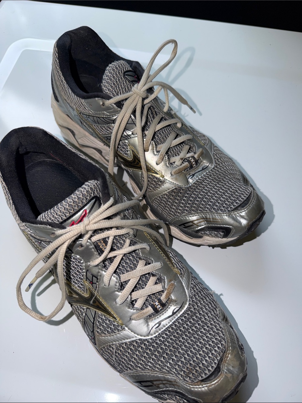 Mizuno Silver and Beige Men's Athletic Running Shoes